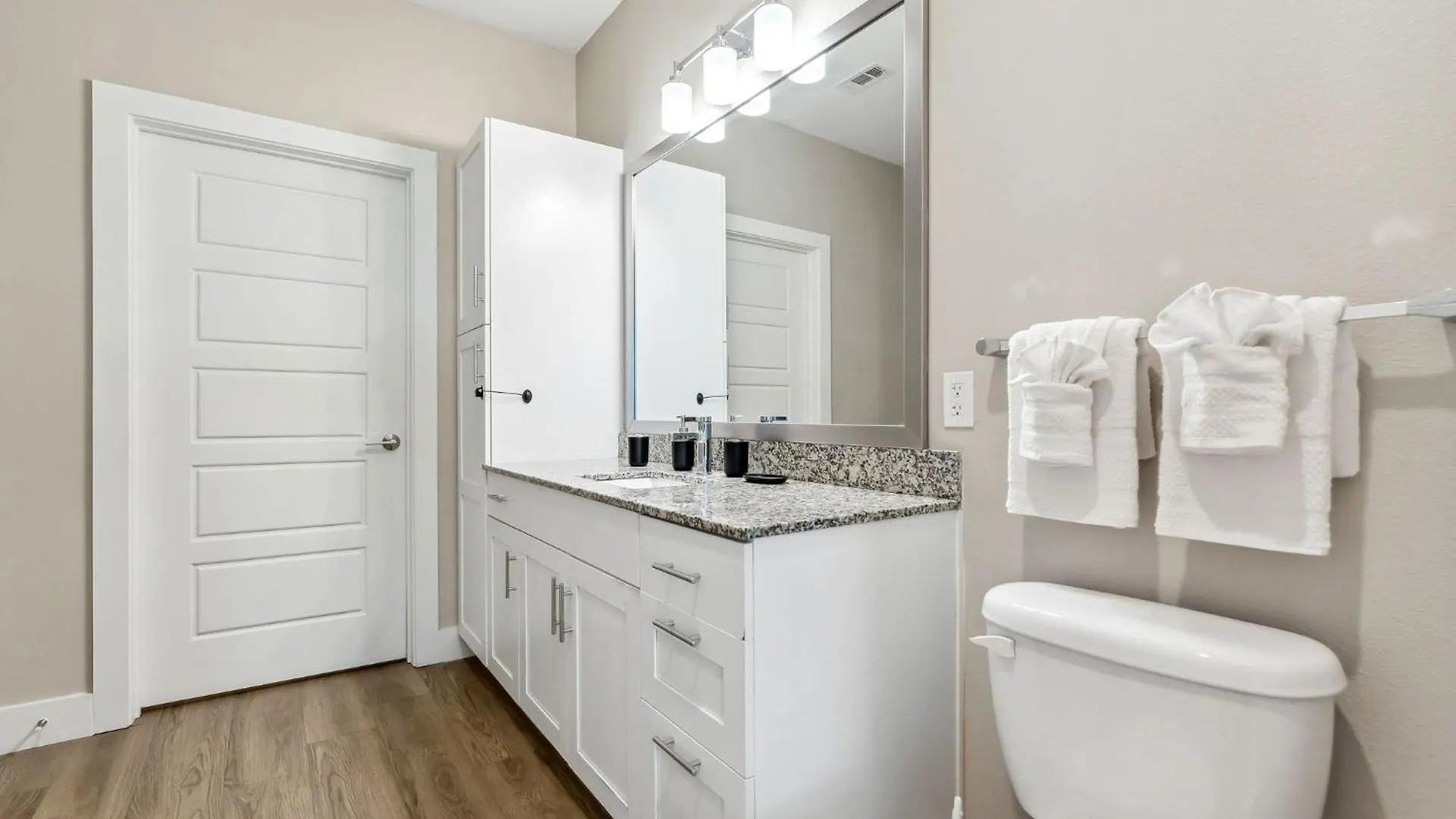 Private Full Modern King Suite, Resort Amenities & Great Pool Orlando