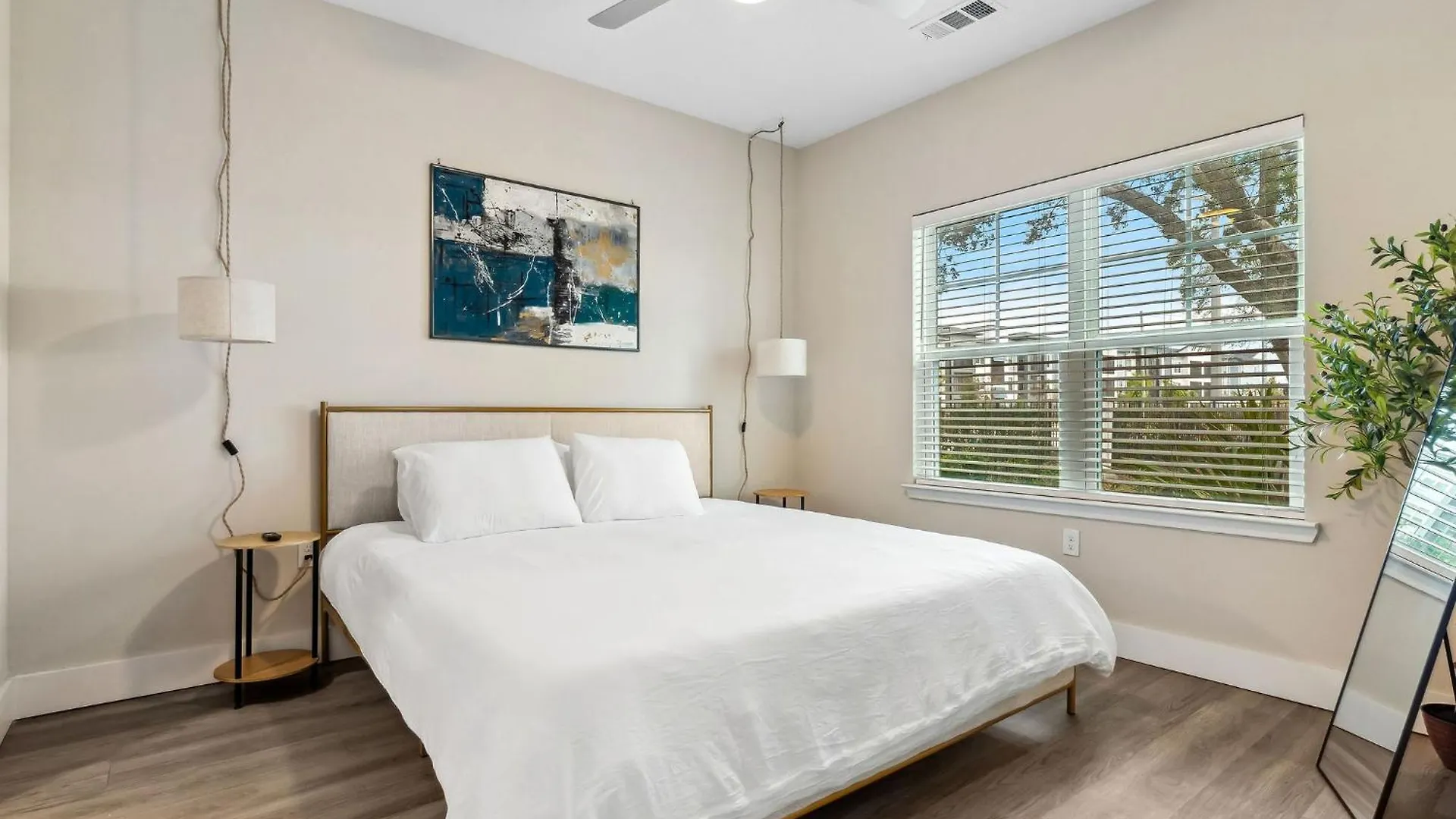 Private Full Modern King Suite, Resort Amenities & Great Pool Orlando