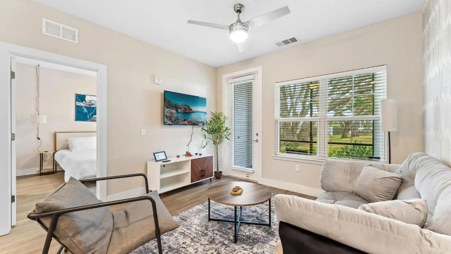 Private Full Modern King Suite, Resort Amenities & Great Pool Orlando