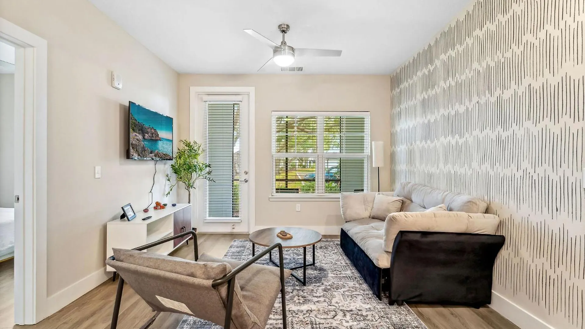 Private Full Modern King Suite, Resort Amenities & Great Pool Orlando